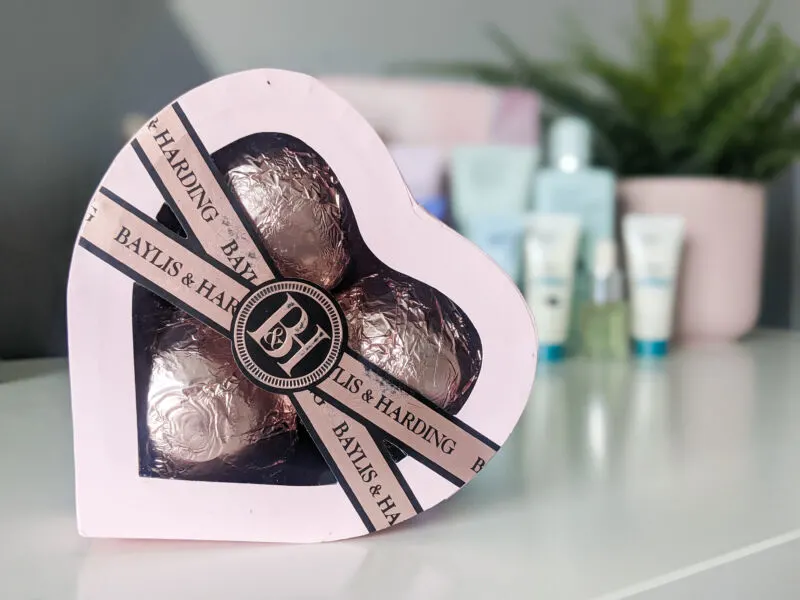 Baylis and Harding bath bombs