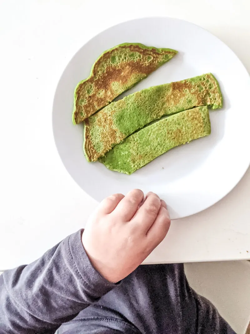 felix and the banana and spinach pancakes