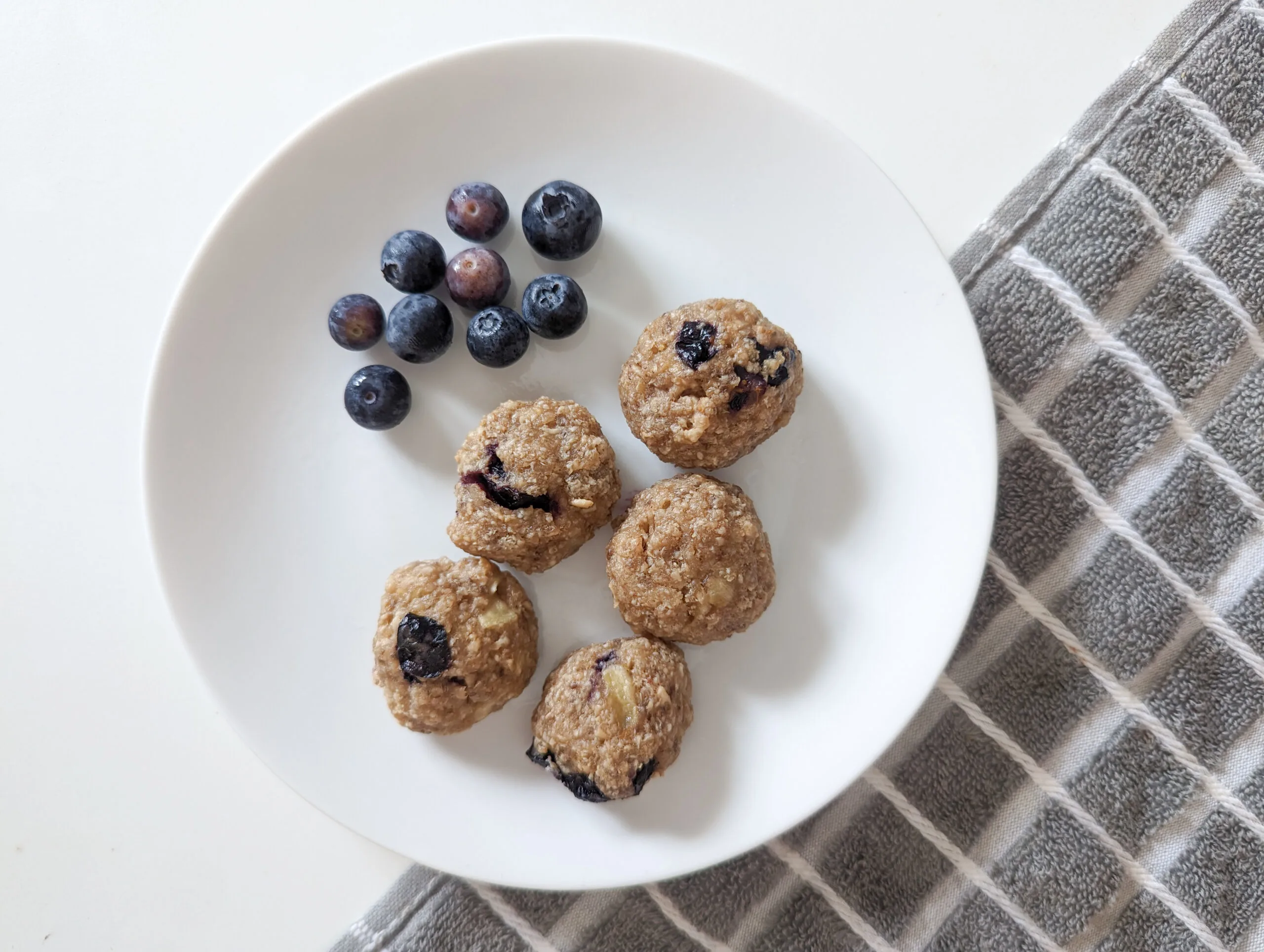 Blueberry Oat Bites Baby Led Weaning Recipe | Blueberry Bliss Balls
